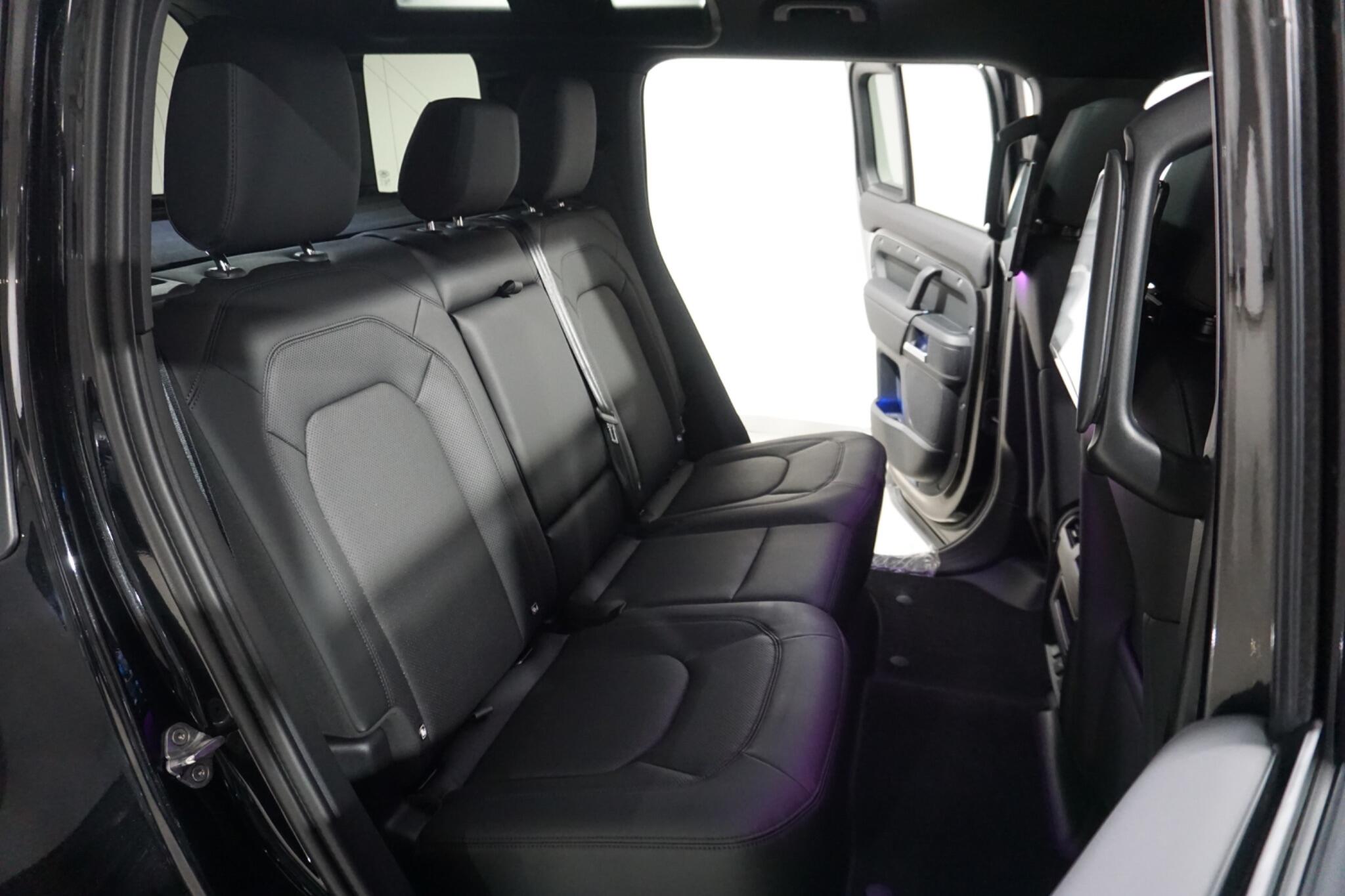 Land Rover Defender 110 3.0 D350 MHEV X-Dynamic SE SUV 5dr Diesel Auto 4WD Euro 6 (s/s) (350 ps)